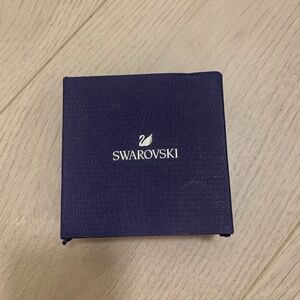 swarovski classic swan necklace new in box